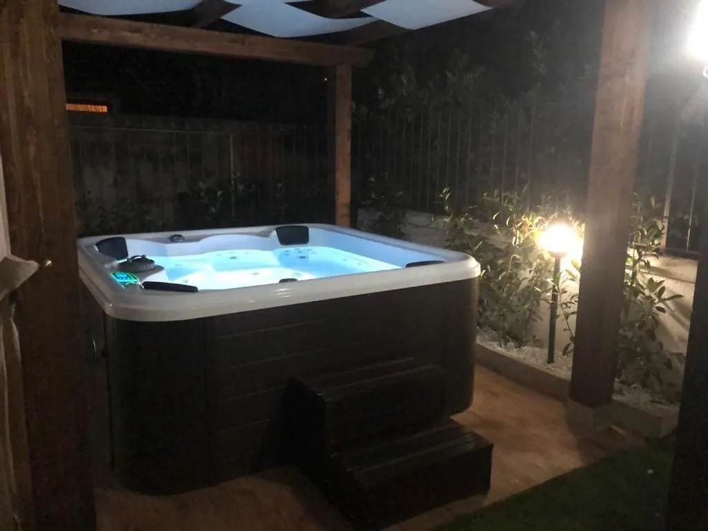 Florence Ercole Suite With Jacuzzi Pool Holiday home